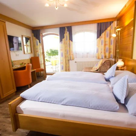 Gaestehaus Stabauer 3* Мондзее