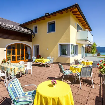 Gaestehaus Stabauer Мондзее