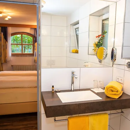 Гостевой дом Gaestehaus Stabauer Мондзее