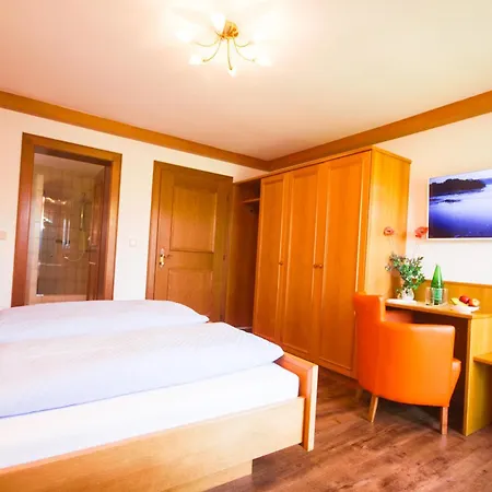 Гостевой дом Gaestehaus Stabauer Мондзее