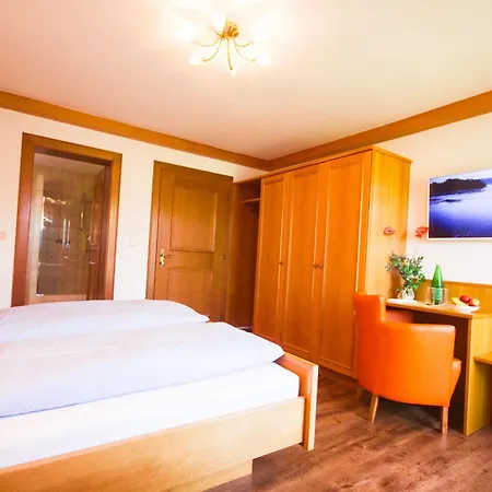 Гостевой дом Gaestehaus Stabauer Мондзее