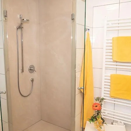 Гостевой дом Gaestehaus Stabauer Мондзее
