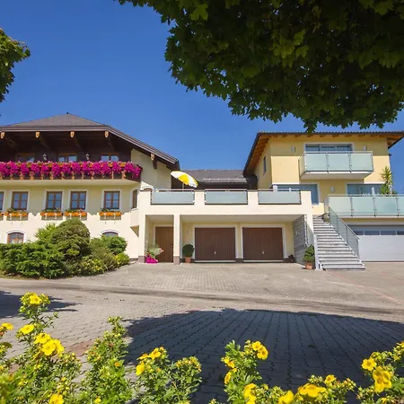 Gaestehaus Stabauer 3* Mondsee